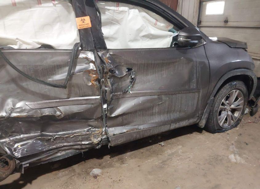 Photo 11 of 2014 Toyota Highlander XLE V6 (VIN 5TDJKRFHXES047508)