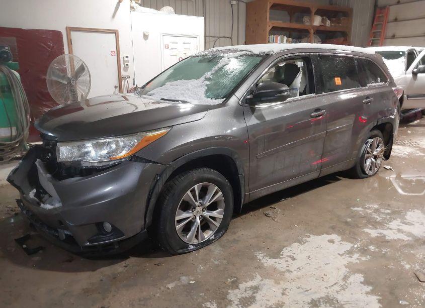 Photo 2 of 2014 Toyota Highlander XLE V6 (VIN 5TDJKRFHXES047508)