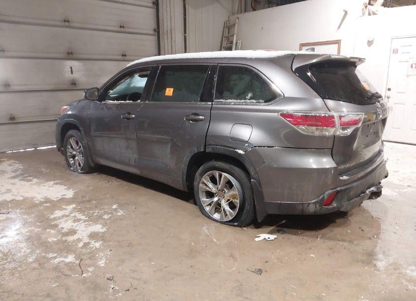 Photo 3 of 2014 Toyota Highlander XLE V6 (VIN 5TDJKRFHXES047508)