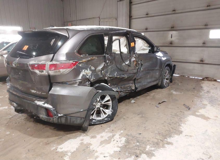Photo 4 of 2014 Toyota Highlander XLE V6 (VIN 5TDJKRFHXES047508)