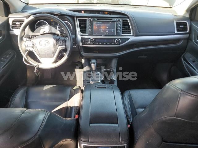 Photo 5 of 2015 TOYOTA HIGHLANDER XLE (VIN 5TDJKRFHXFS096452)