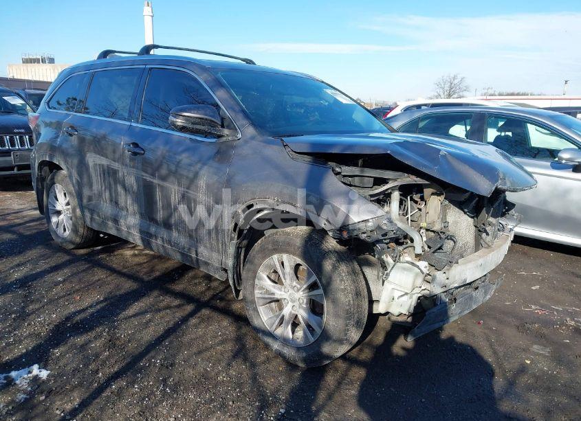 2015 Toyota Highlander XLE V6 (VIN 5TDJKRFHXFS101455) main photo