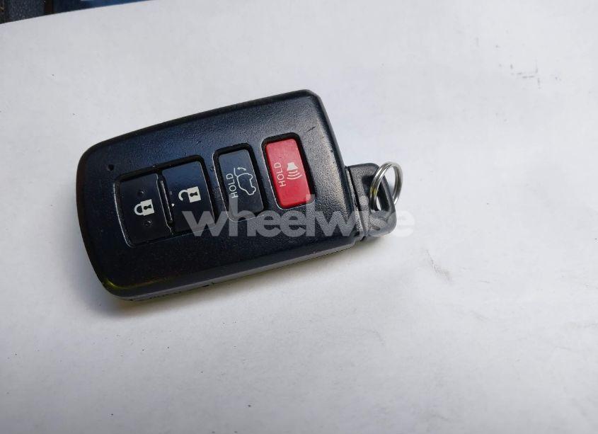 Photo 11 of 2015 Toyota Highlander XLE V6 (VIN 5TDJKRFHXFS101455)