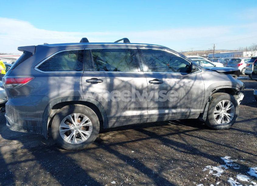 Photo 14 of 2015 Toyota Highlander XLE V6 (VIN 5TDJKRFHXFS101455)