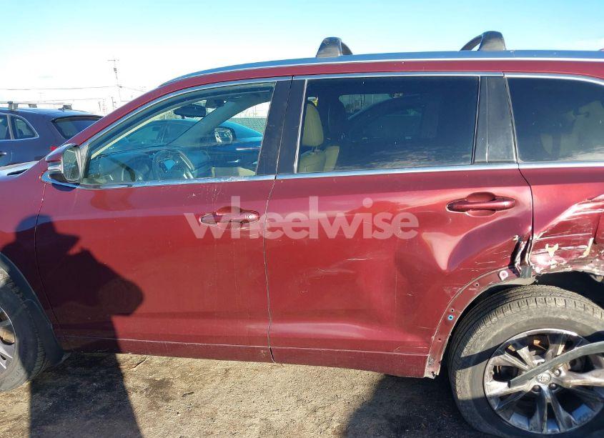 Photo 14 of 2015 Toyota Highlander XLE V6 (VIN 5TDJKRFHXFS185034)
