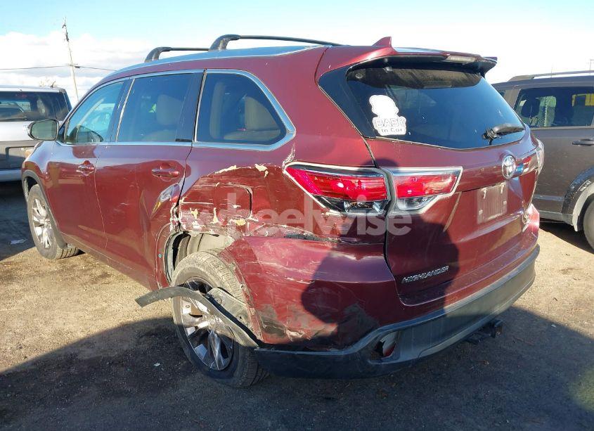 Photo 3 of 2015 Toyota Highlander XLE V6 (VIN 5TDJKRFHXFS185034)