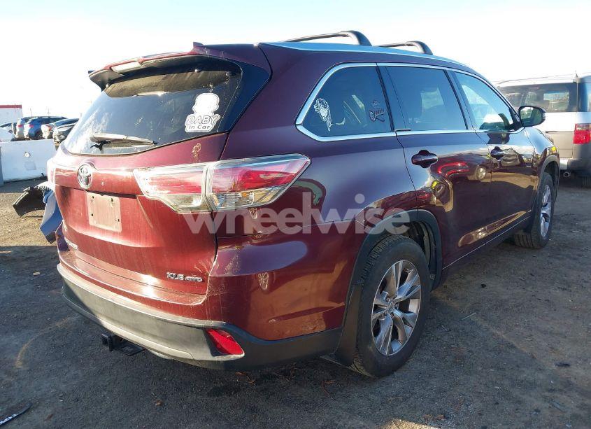 Photo 4 of 2015 Toyota Highlander XLE V6 (VIN 5TDJKRFHXFS185034)