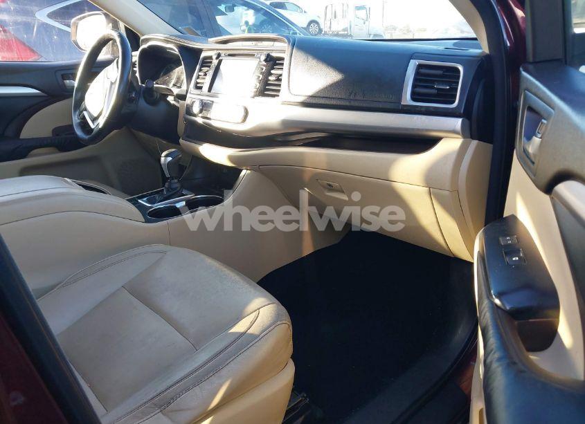 Photo 5 of 2015 Toyota Highlander XLE V6 (VIN 5TDJKRFHXFS185034)