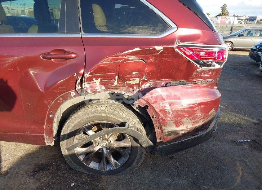 Photo 6 of 2015 Toyota Highlander XLE V6 (VIN 5TDJKRFHXFS185034)