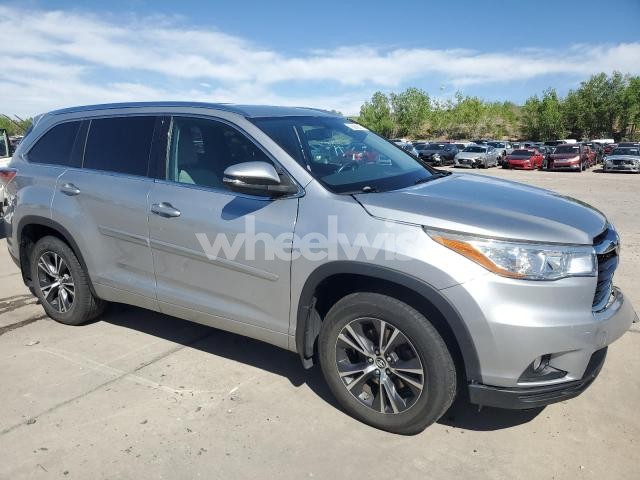 Photo 11 of 2016 TOYOTA HIGHLANDER XLE (VIN 5TDJKRFHXGS******)
