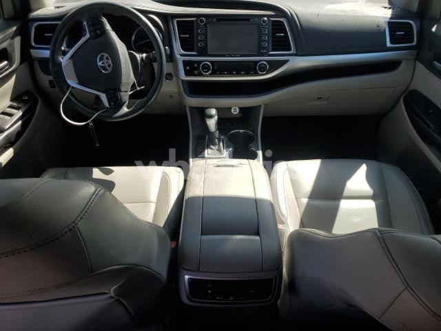 Photo 12 of 2016 TOYOTA HIGHLANDER XLE (VIN 5TDJKRFHXGS******)