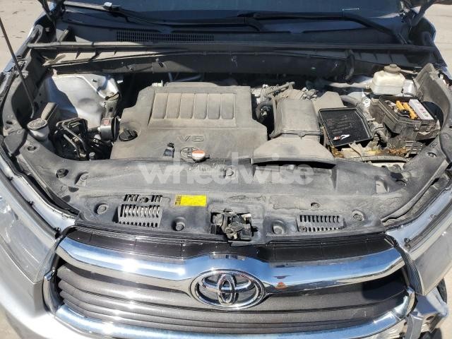 Photo 5 of 2016 TOYOTA HIGHLANDER XLE (VIN 5TDJKRFHXGS******)