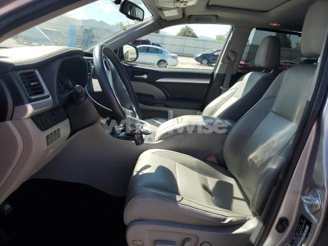 Photo 8 of 2016 TOYOTA HIGHLANDER XLE (VIN 5TDJKRFHXGS******)