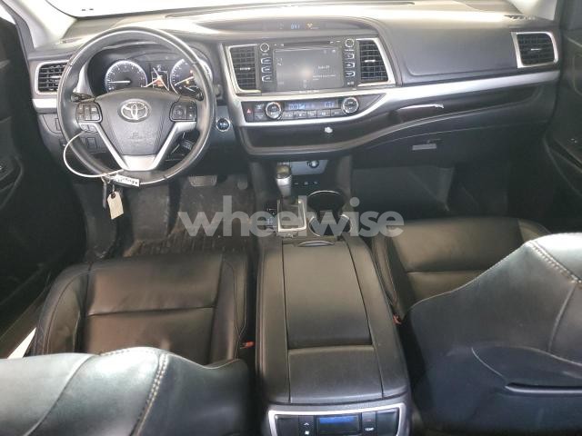 Photo 11 of 2016 TOYOTA HIGHLANDER XLE (VIN 5TDJKRFHXGS259750)