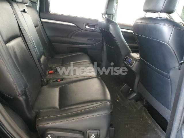 Photo 2 of 2016 TOYOTA HIGHLANDER XLE (VIN 5TDJKRFHXGS259750)