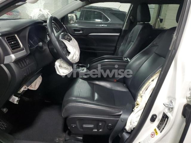 Photo 12 of 2016 TOYOTA HIGHLANDER XLE (VIN 5TDJKRFHXGS269162)