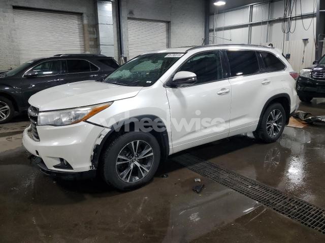 Photo 4 of 2016 TOYOTA HIGHLANDER XLE (VIN 5TDJKRFHXGS269162)