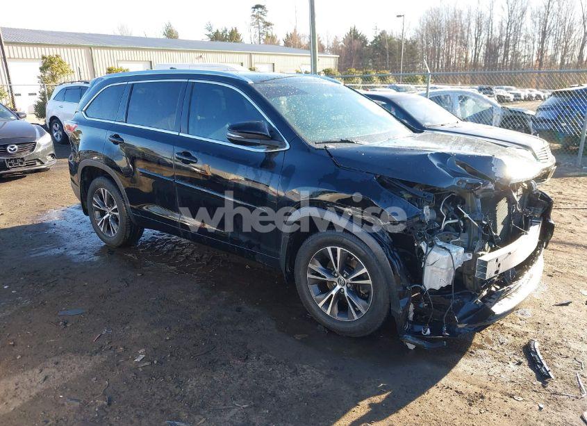 2016 Toyota Highlander XLE V6 (VIN 5TDJKRFHXGS272840) main photo