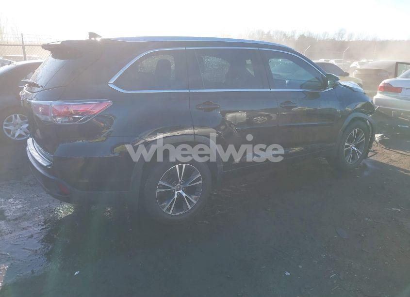 Photo 14 of 2016 Toyota Highlander XLE V6 (VIN 5TDJKRFHXGS272840)