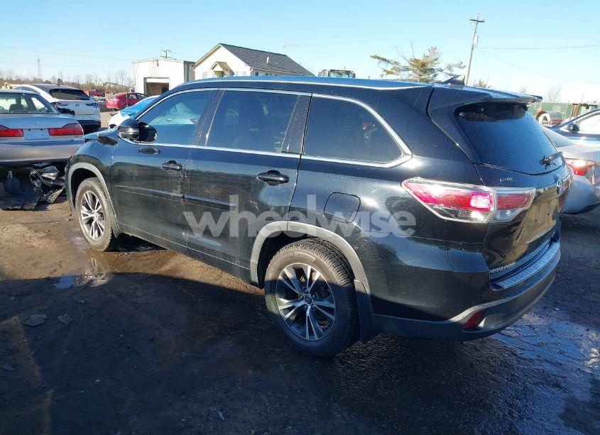 Photo 3 of 2016 Toyota Highlander XLE V6 (VIN 5TDJKRFHXGS272840)