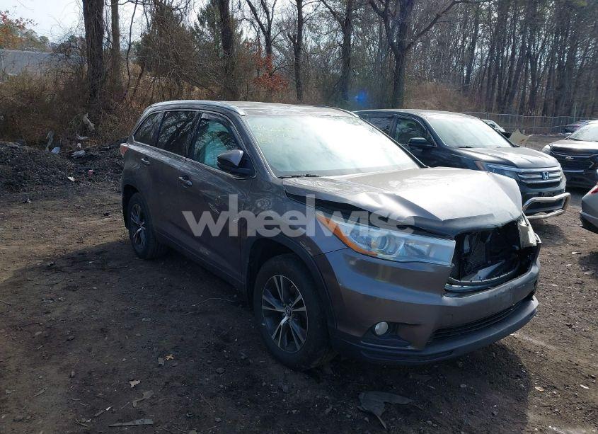 2016 Toyota Highlander XLE V6 (VIN 5TDJKRFHXGS322636) main photo