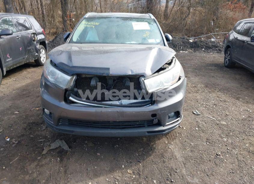 Photo 12 of 2016 Toyota Highlander XLE V6 (VIN 5TDJKRFHXGS322636)