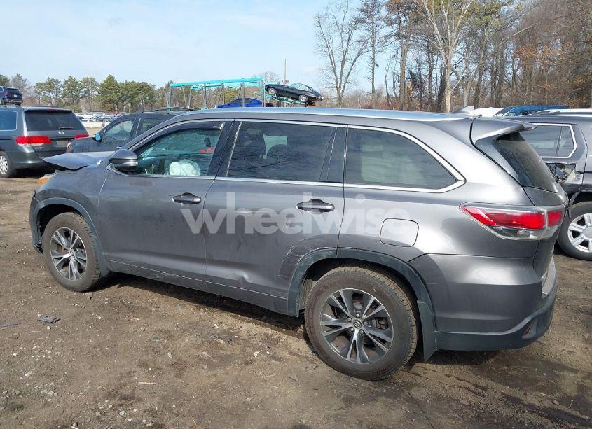 Photo 14 of 2016 Toyota Highlander XLE V6 (VIN 5TDJKRFHXGS322636)