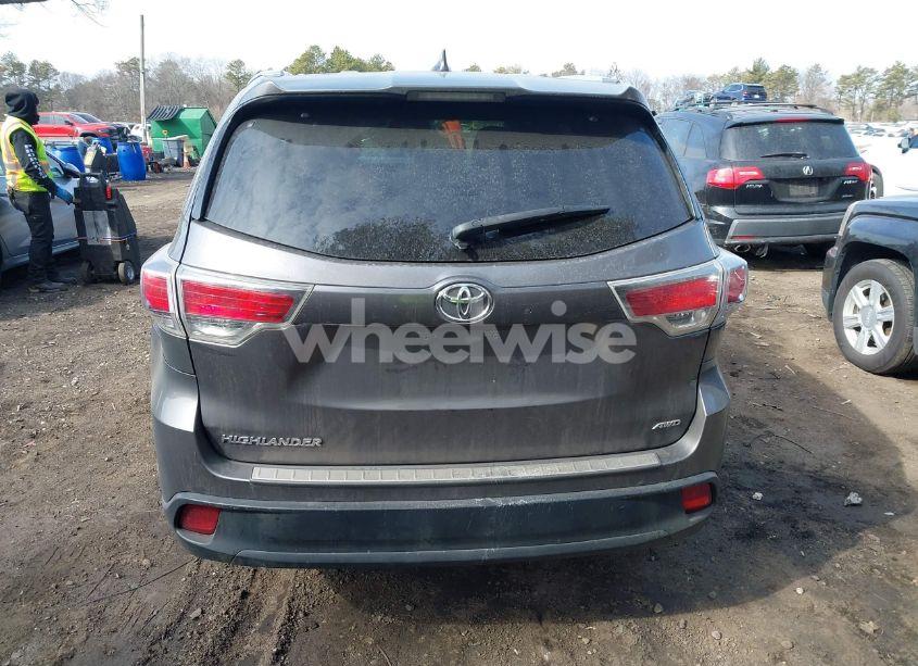 Photo 16 of 2016 Toyota Highlander XLE V6 (VIN 5TDJKRFHXGS322636)