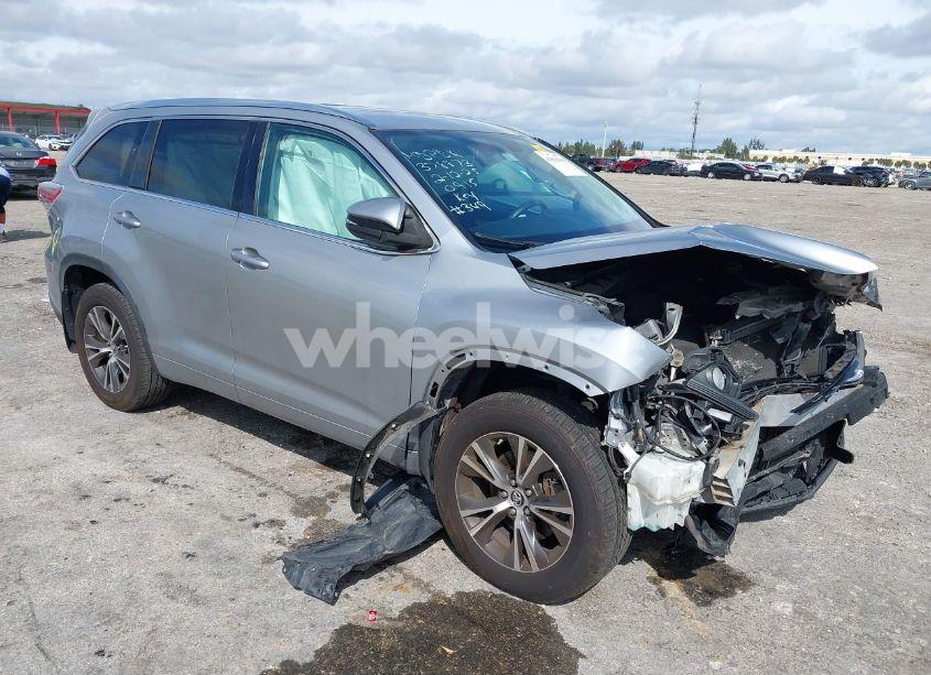 2016 Toyota Highlander XLE V6 (VIN 5TDJKRFHXGS330915) main photo