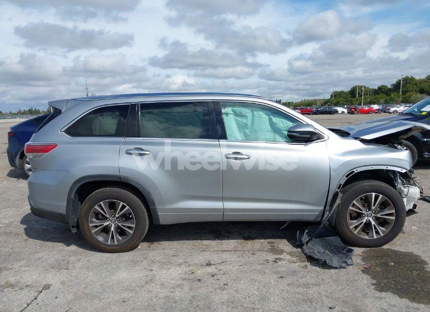 Photo 13 of 2016 Toyota Highlander XLE V6 (VIN 5TDJKRFHXGS330915)