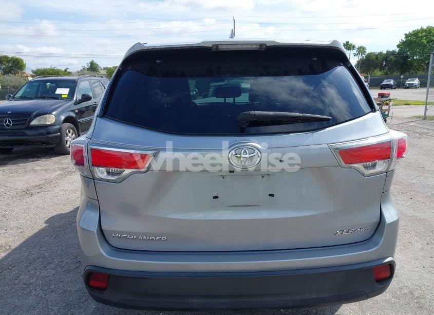 Photo 16 of 2016 Toyota Highlander XLE V6 (VIN 5TDJKRFHXGS330915)
