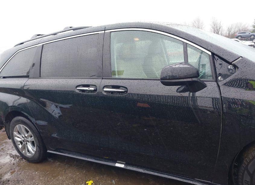 Photo 14 of 2022 Toyota Sienna XLE (VIN 5TDJRKEC0NS089436)