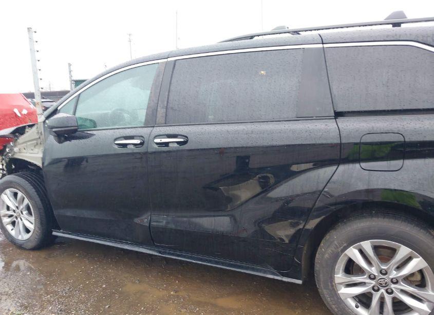 Photo 15 of 2022 Toyota Sienna XLE (VIN 5TDJRKEC0NS089436)