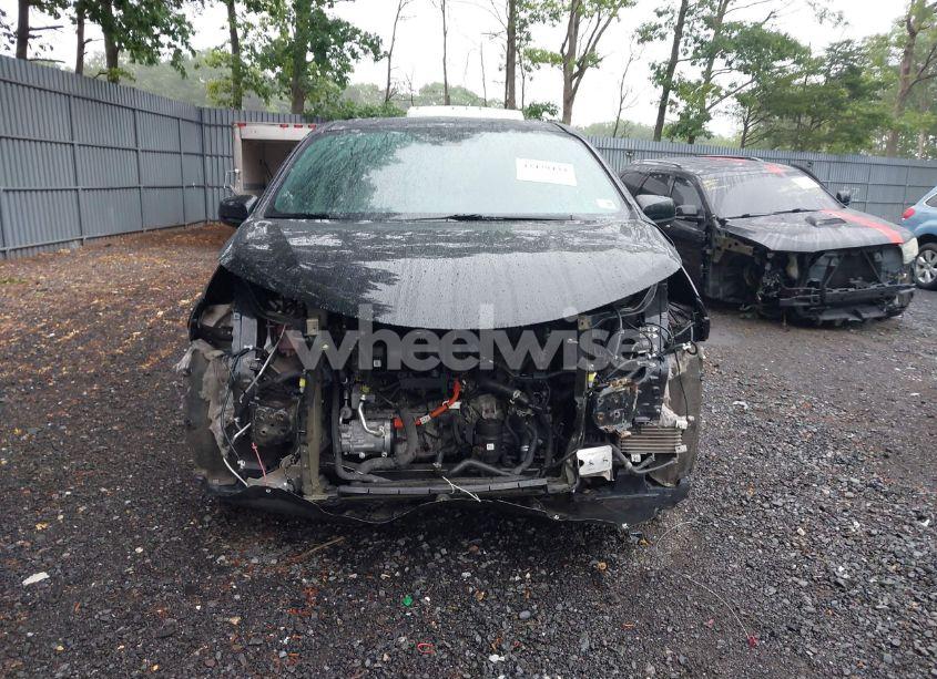 Photo 12 of 2022 Toyota Sienna XLE (VIN 5TDJRKEC0NS089565)