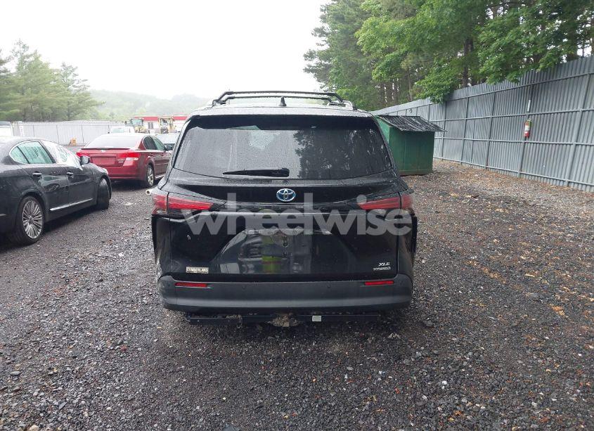 Photo 16 of 2022 Toyota Sienna XLE (VIN 5TDJRKEC0NS089565)