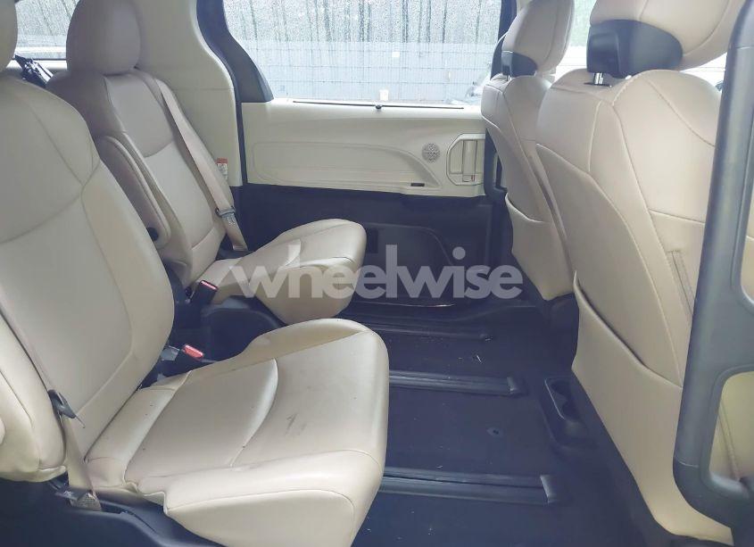 Photo 8 of 2022 Toyota Sienna XLE (VIN 5TDJRKEC0NS089565)