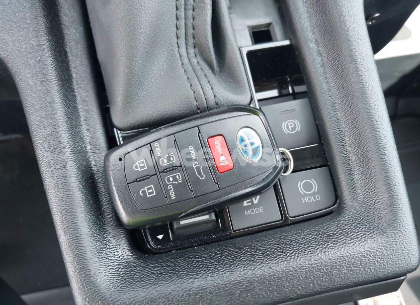 Photo 11 of 2024 Toyota Sienna XLE (VIN 5TDJRKEC0RS180714)