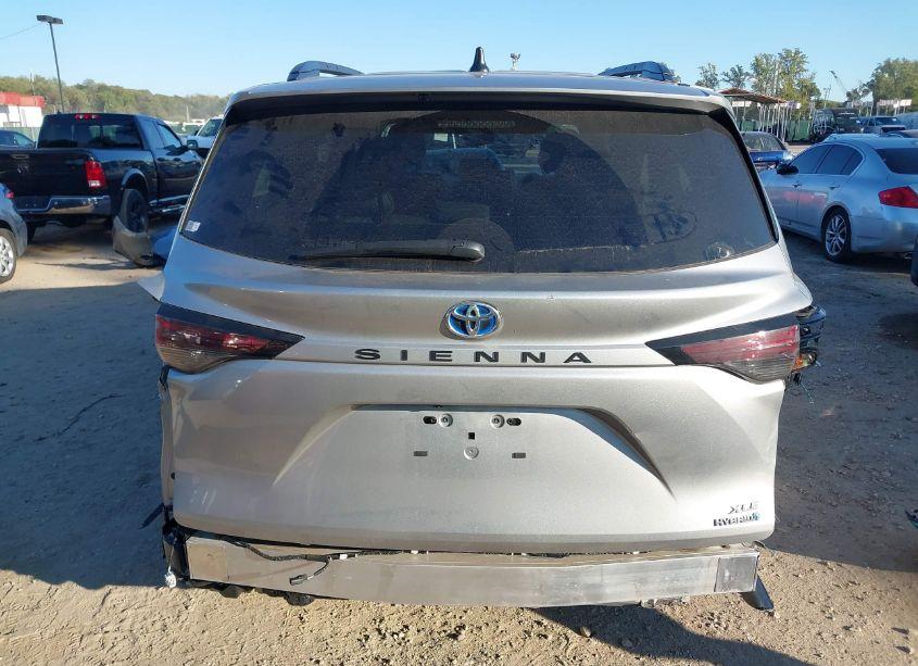 Photo 17 of 2024 Toyota Sienna XLE (VIN 5TDJRKEC0RS185850)