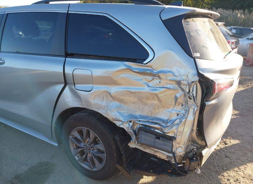 Photo 19 of 2024 Toyota Sienna XLE (VIN 5TDJRKEC0RS185850)