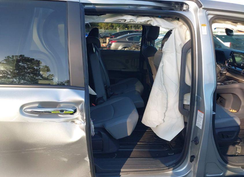 Photo 8 of 2024 Toyota Sienna XLE (VIN 5TDJRKEC0RS185850)