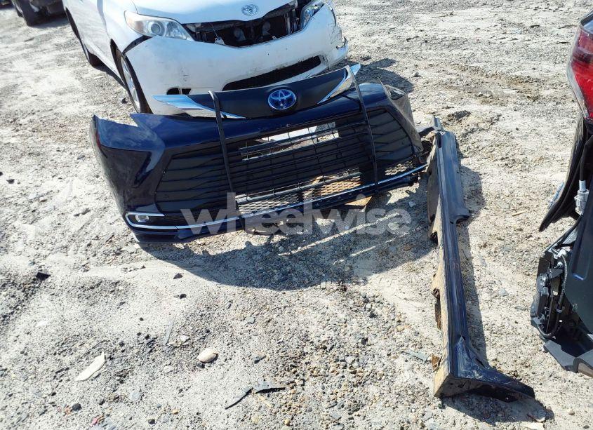 Photo 12 of 2024 Toyota Sienna XLE (VIN 5TDJRKEC0RS220788)