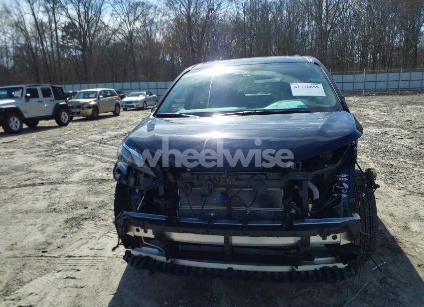 Photo 13 of 2024 Toyota Sienna XLE (VIN 5TDJRKEC0RS220788)