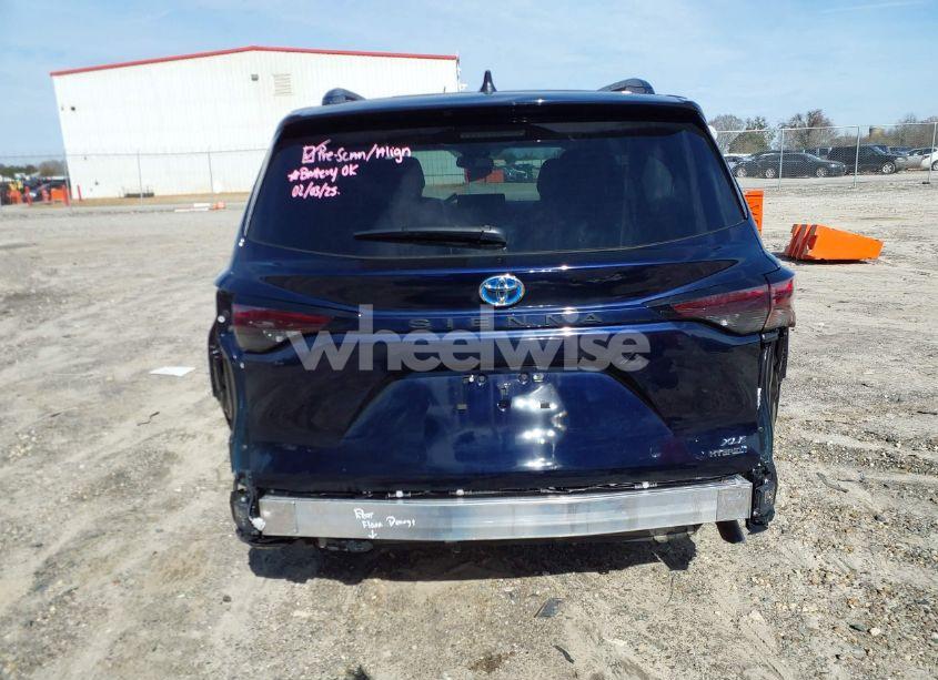 Photo 17 of 2024 Toyota Sienna XLE (VIN 5TDJRKEC0RS220788)