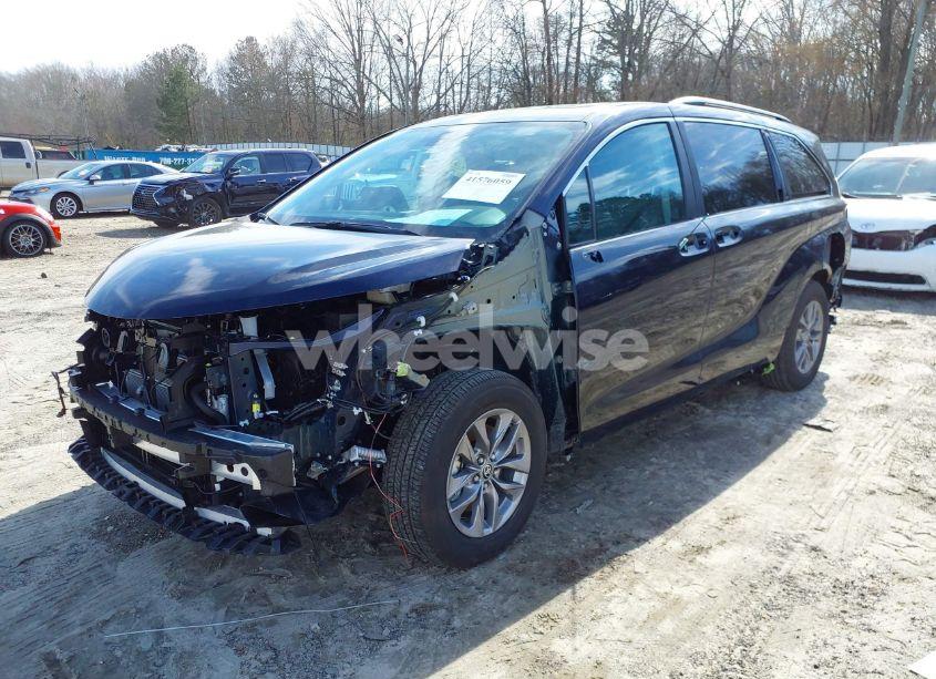 Photo 2 of 2024 Toyota Sienna XLE (VIN 5TDJRKEC0RS220788)