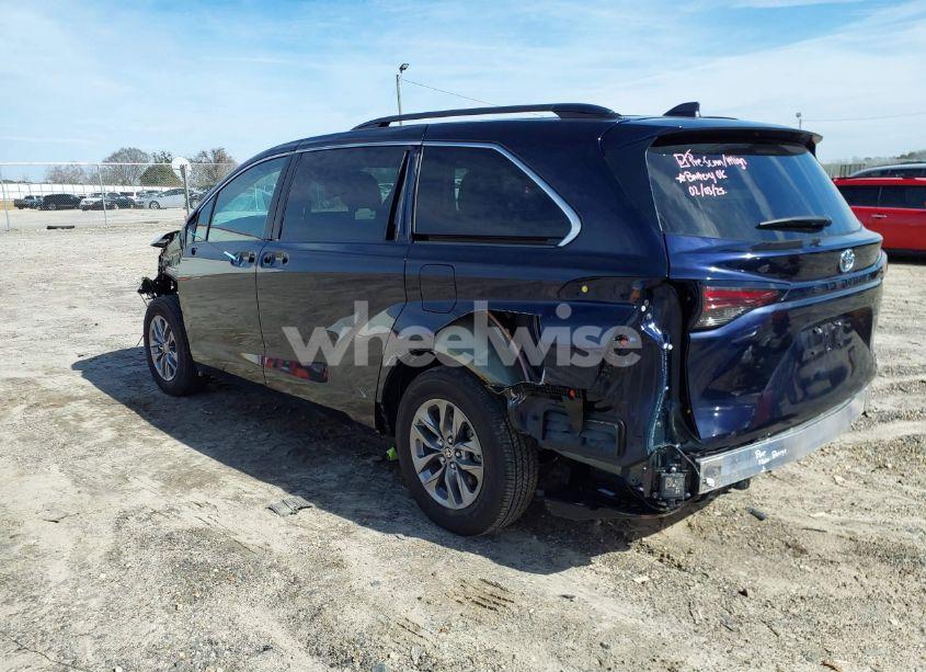 Photo 3 of 2024 Toyota Sienna XLE (VIN 5TDJRKEC0RS220788)