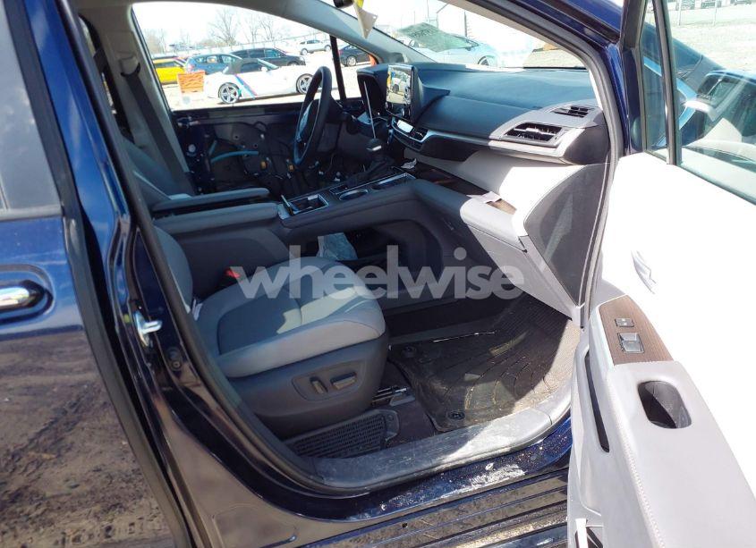 Photo 5 of 2024 Toyota Sienna XLE (VIN 5TDJRKEC0RS220788)