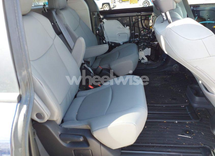 Photo 8 of 2024 Toyota Sienna XLE (VIN 5TDJRKEC0RS220788)