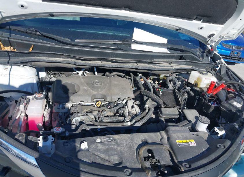 Photo 10 of 2021 Toyota Sienna XLE (VIN 5TDJRKEC1MS025680)