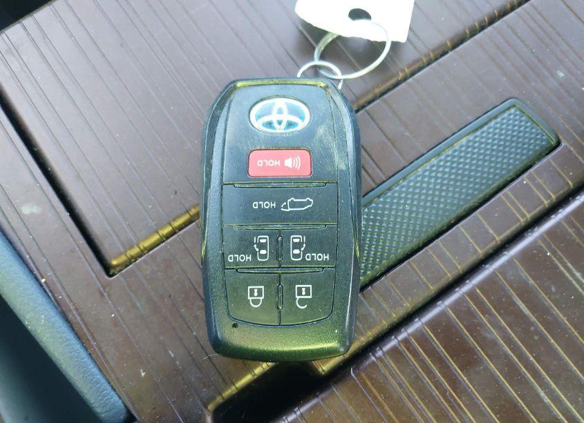 Photo 11 of 2021 Toyota Sienna XLE (VIN 5TDJRKEC1MS025680)