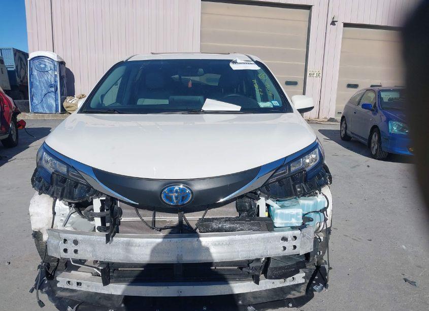 Photo 12 of 2021 Toyota Sienna XLE (VIN 5TDJRKEC1MS025680)